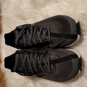 Men's On Cloud Running sneaker  Swiss Engineering size 9